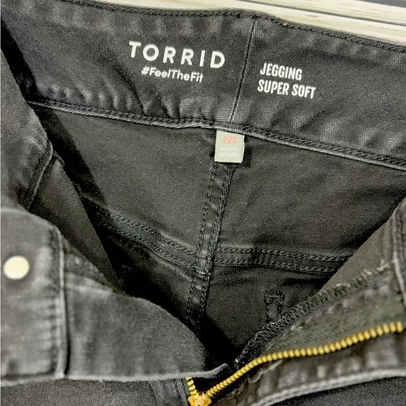 Torrid Black Super Soft Jeggings Pre-Loved in Size 22S *PRICE FIRM - Picture 2 of 6
